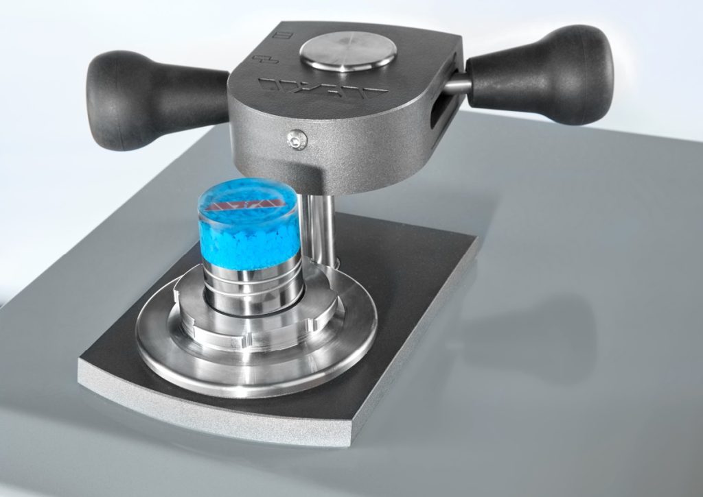 Qness (QATM) Karstās montāžas prese Opal 410 gallery