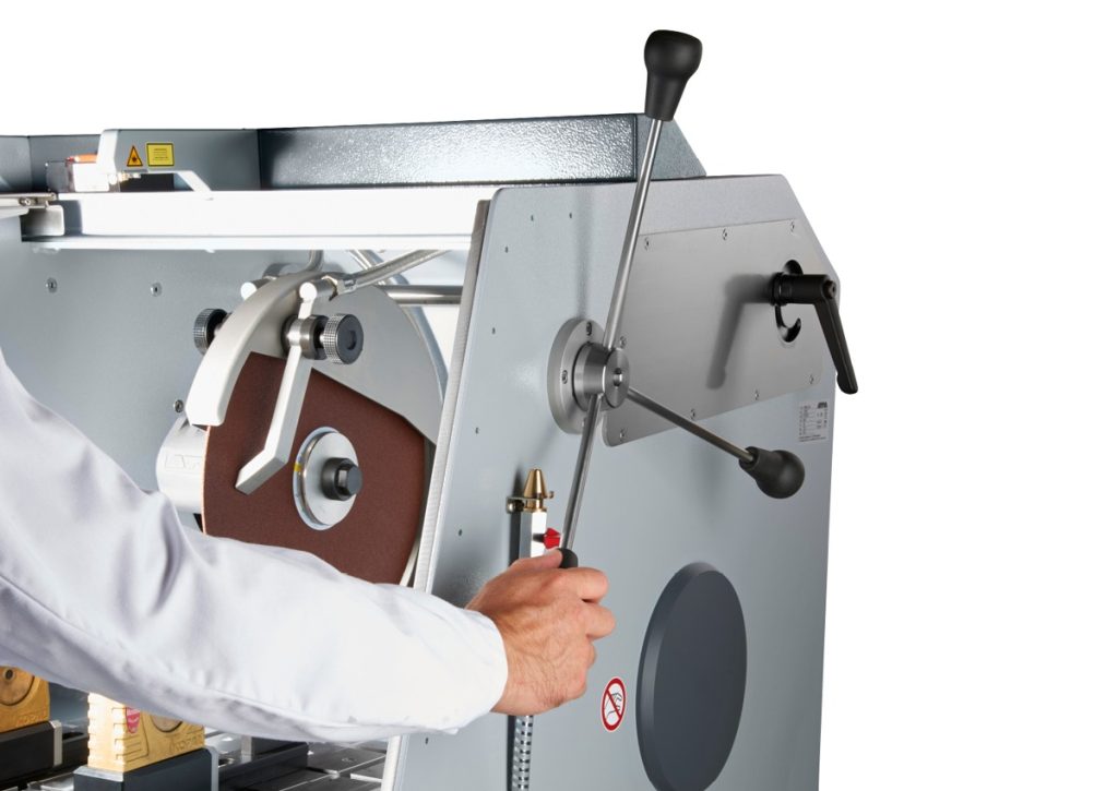 QATM Qness Floor-standing Cut-off machine Brillant 255 gallery
