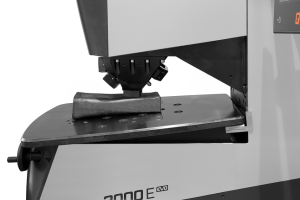 SWIVEL-ACTION MACHINE TABLE qness e evo
